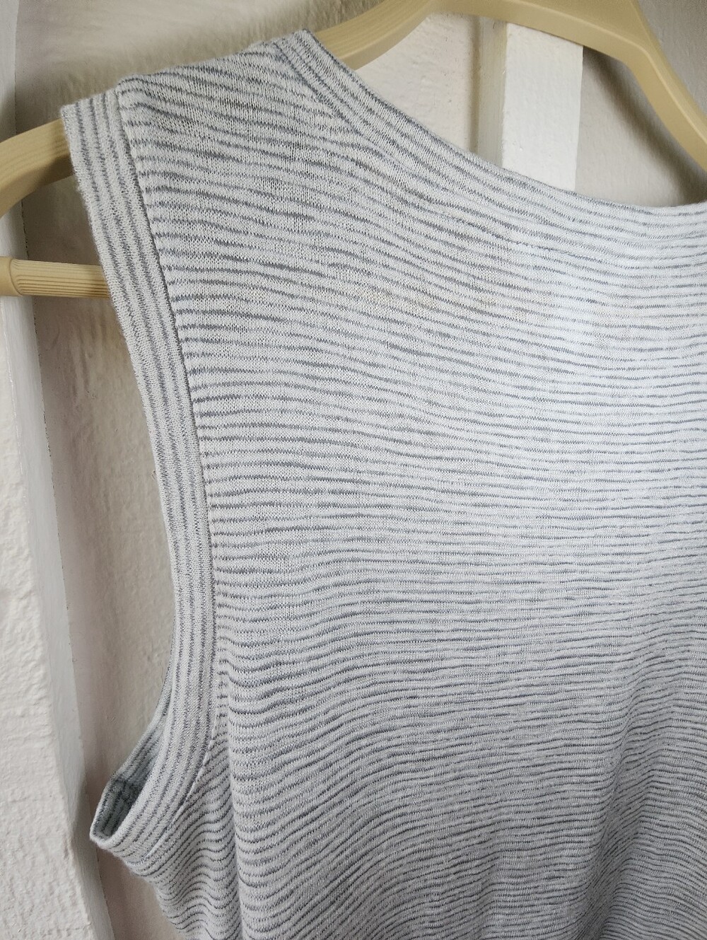 Athleta Breezy Tank Top Grey Striped Sleeveless Crew Neck Size Small - Picture 8 of 12